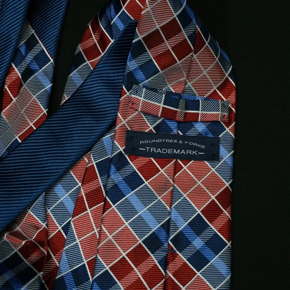 Roundtree & Yorke Men's Red Blue Plaid Necktie‎ 100% Silk 58